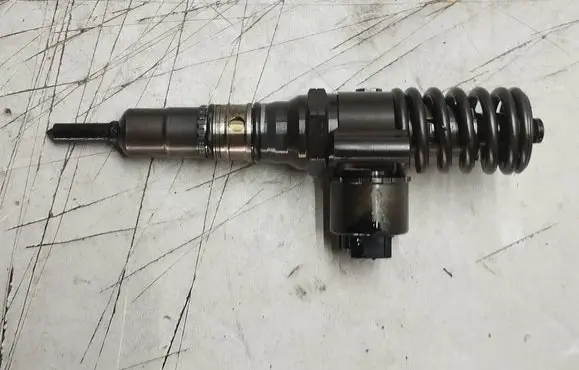 Volkswagen Golf V Fuel injector 03G130073G