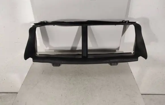Ford Focus Intercooler air guide/duct channel BM518314BC D2L4A