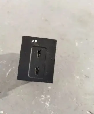 Mercedes-Benz A W177 USB socket connector A2478200301