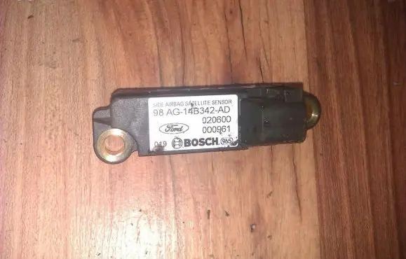 Ford Focus Airbag deployment crash/impact sensor 98AG14B342AD