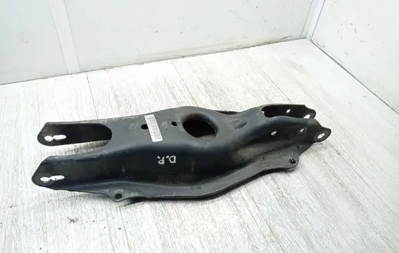 Mercedes-Benz C W205 Rear upper control arm/wishbone 2053500441 1981082 210514