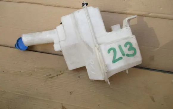 Windshield washer fluid reservoir/tank