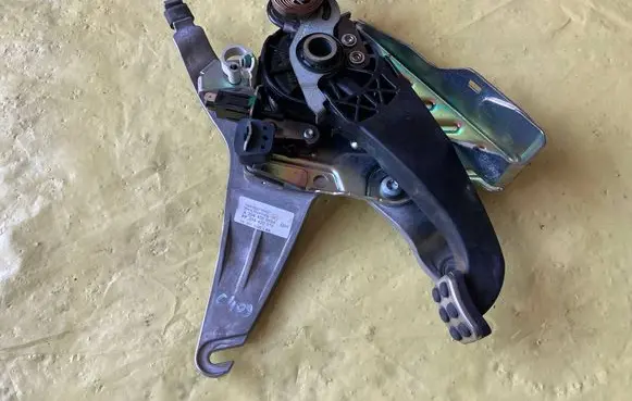 Mercedes-Benz C AMG W204 Handbrake/parking brake lever assembly A2044200684 204420075 204427142