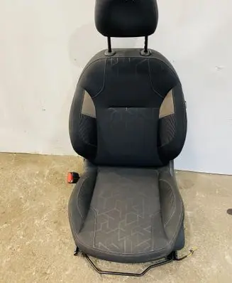 Peugeot 2008 I Front driver seat 