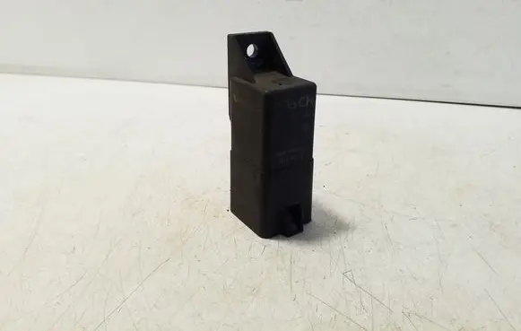 Volvo XC60 Glow plug pre-heat relay 0281003047 31342686