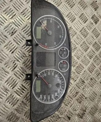 Volkswagen PASSAT B5 Speedometer (instrument cluster) 3B0920 3B0920929A