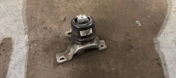 Volvo S80 Engine mount bracket 31257674 6G926F012FD