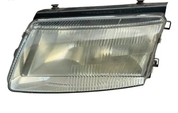 Volkswagen PASSAT B5 Headlight/headlamp 14742500