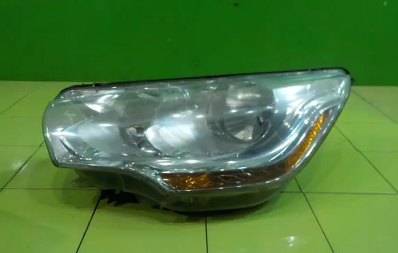 Citroen C4 II Headlight/headlamp PRZOD