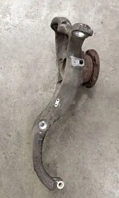 Front wheel hub spindle knuckle