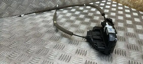 Nissan Qashqai Front door lock 