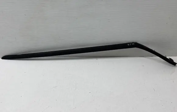 Volvo S60 Windshield trim 31469400
