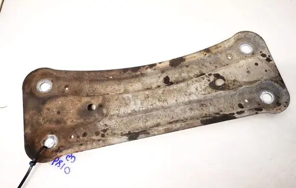 Volvo S80 Engine mounting bracket