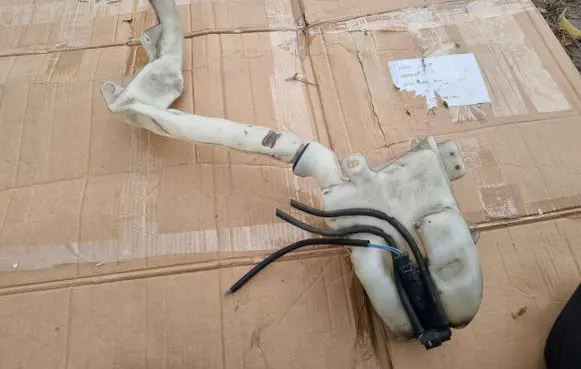 Citroen C3 Aircross Windshield washer fluid reservoir/tank 9683988680