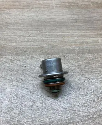 Volkswagen PASSAT B6 Fuel pressure sensor 078133534A
