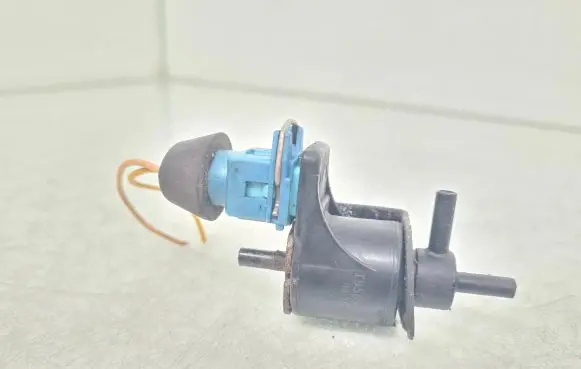 Peugeot 405 Vacuum valve 1950500