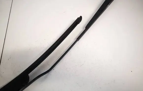 Front wiper blade arm