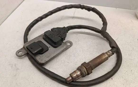 Mercedes-Benz ML W166 Lambda probe sensor A0009057100 5WK96683A 0009057100