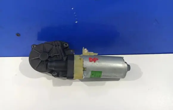 Volvo S60 Seat adjustment motor 8621413 0130002526