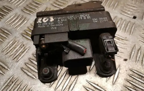 Mercedes-Benz C W203 Glow plug pre-heat relay 6461536579