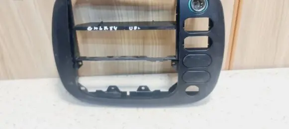 Radio/GPS head unit trim