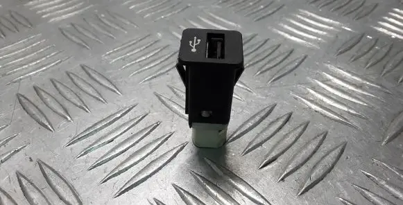 BMW 7 F01 F02 F03 F04 USB socket connector 9167196 61319167196