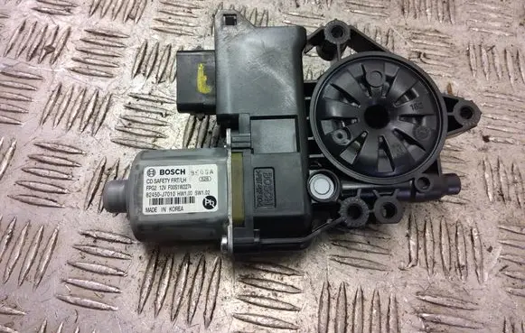 KIA Pro Cee'd III Front door window regulator motor 82450J7010