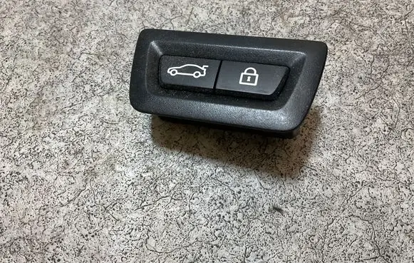 BMW 5 G30 G31 G38 Tailgate/boot open switch button 9275121