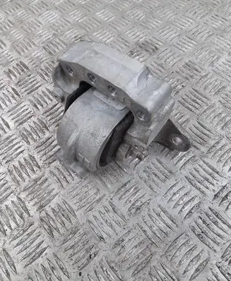 Lexus ES VII XZ10 Engine mount bracket G2016B10