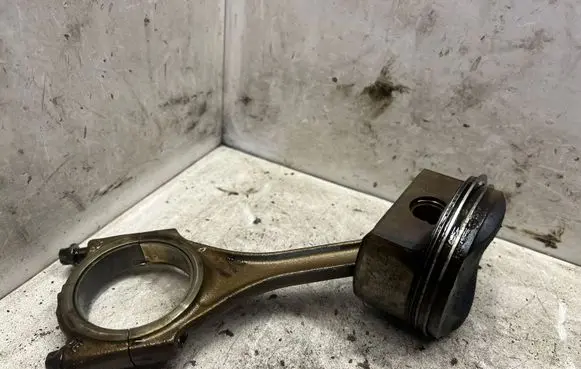 Audi A6 S6 C6 4F Piston with connecting rod