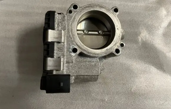 Audi Q5 SQ5 Throttle valve 06M133062