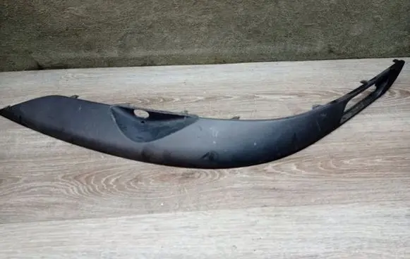 Front bumper splitter molding