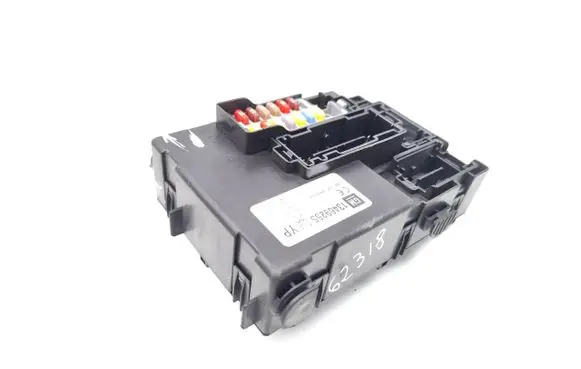 Opel Meriva B Fuse module 13469255