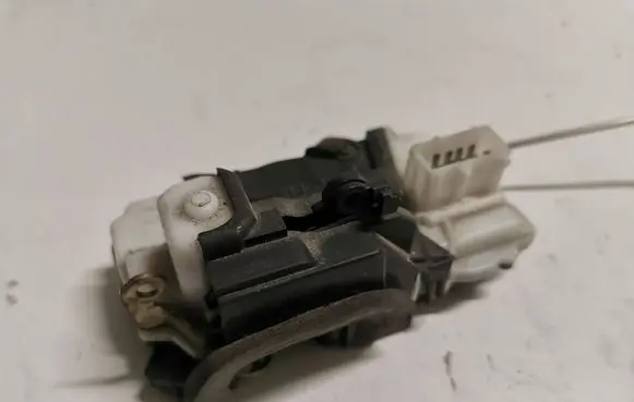 Peugeot 607 Rear door lock