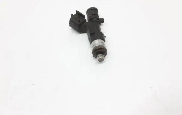 Volvo S80 Fuel injector 30757534