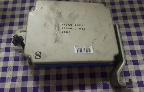 Nissan X-Trail T30 Engine control unit/module 478509H210 A98000U35 2X02