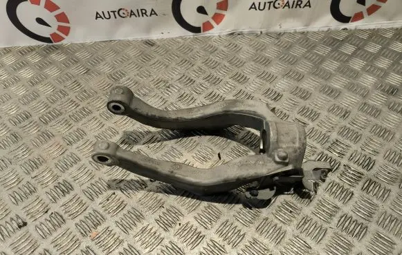 Volvo XC90 Lower shock absorber bracket 31360635
