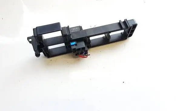 Volkswagen PASSAT B7 Other relay 4H0951253C