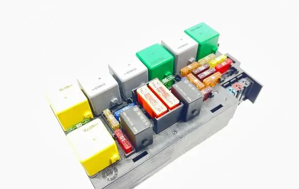 Mercedes-Benz ML W164 Fuse module A1645400672