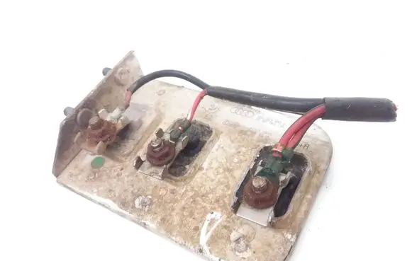 Audi A4 S4 B5 8D Coolant fan relay 8D0959493A