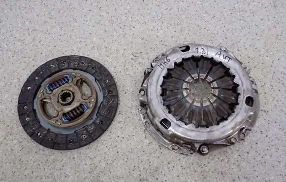 Suzuki Swift I Clutch pressure plate 
