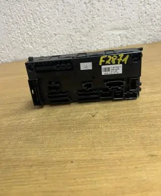 Mercedes-Benz E W210 Fuse box set A0025452701 29675231