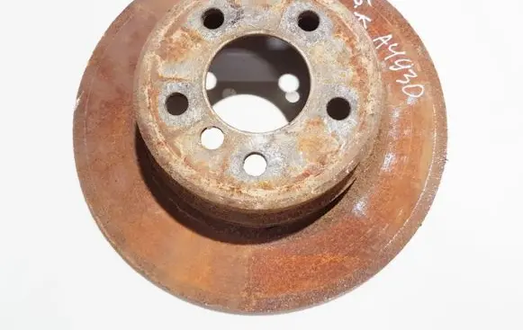 BMW X5 E53 Rear brake disc neventiliuojamas