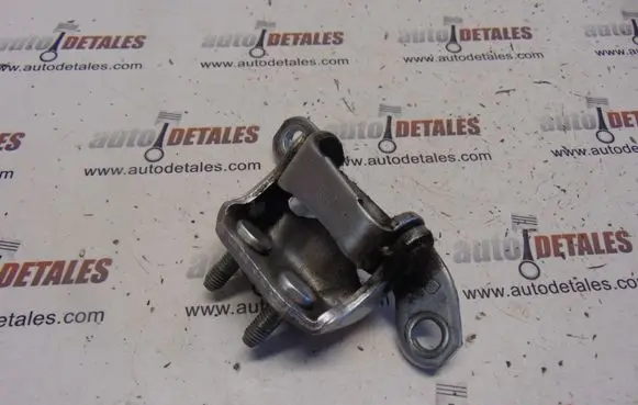 Toyota Avensis Verso Rear door upper hinge