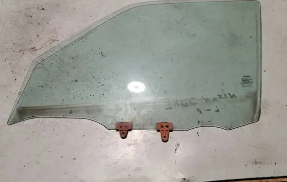 Nissan Juke I F15 Front door window glass four-door 
