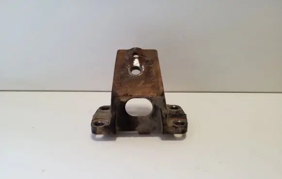 Toyota Hilux (AN120, AN130) Engine mounting bracket