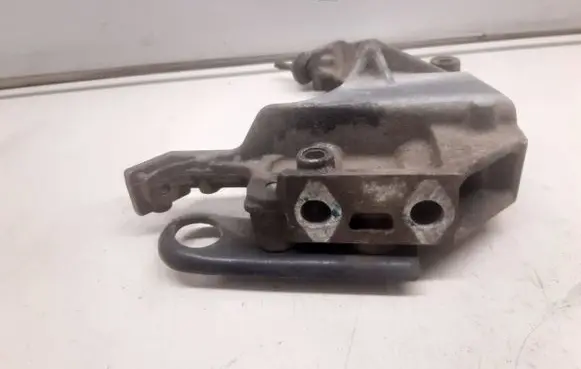 Peugeot 406 Engine mounting bracket 9635969880