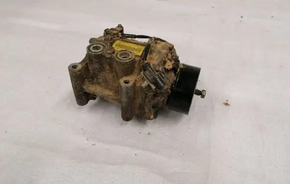 Ford Focus Air conditioning (A/C) compressor (pump) XS4H19D647AB