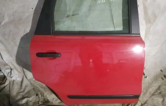 Nissan Note (E11) Rear door raudonos