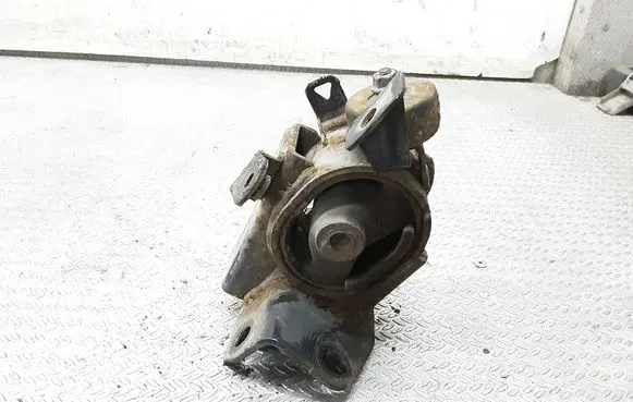 Toyota Avensis T250 Engine mount bracket